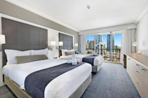 Deluxe Twin Studio in Surfers Paradise - CoastHM